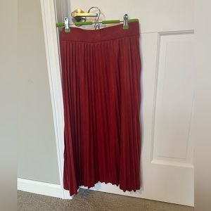 T Tahari faux suede cranberry pleated midi skirt - size M